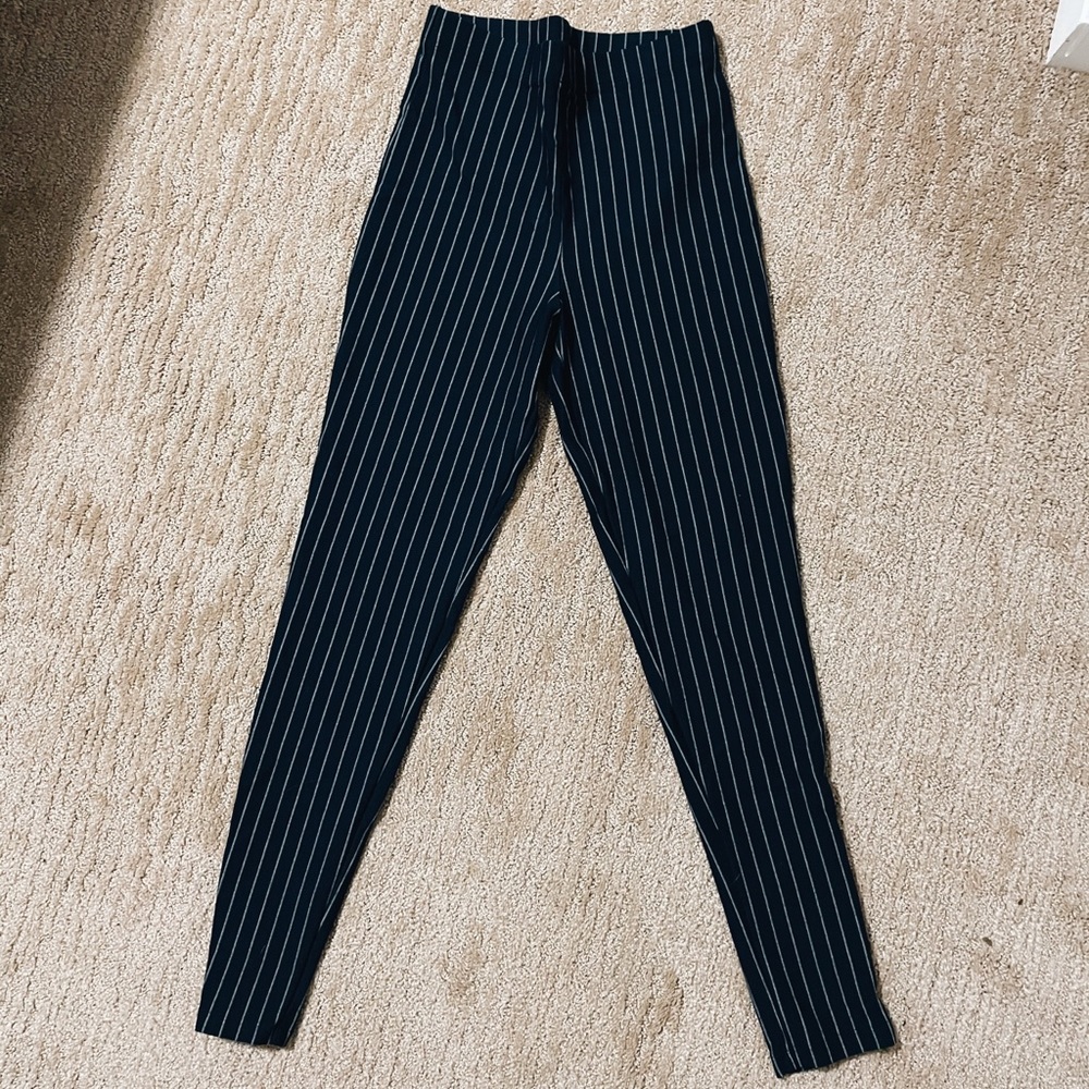 🤍Forever 21 stripped leggings